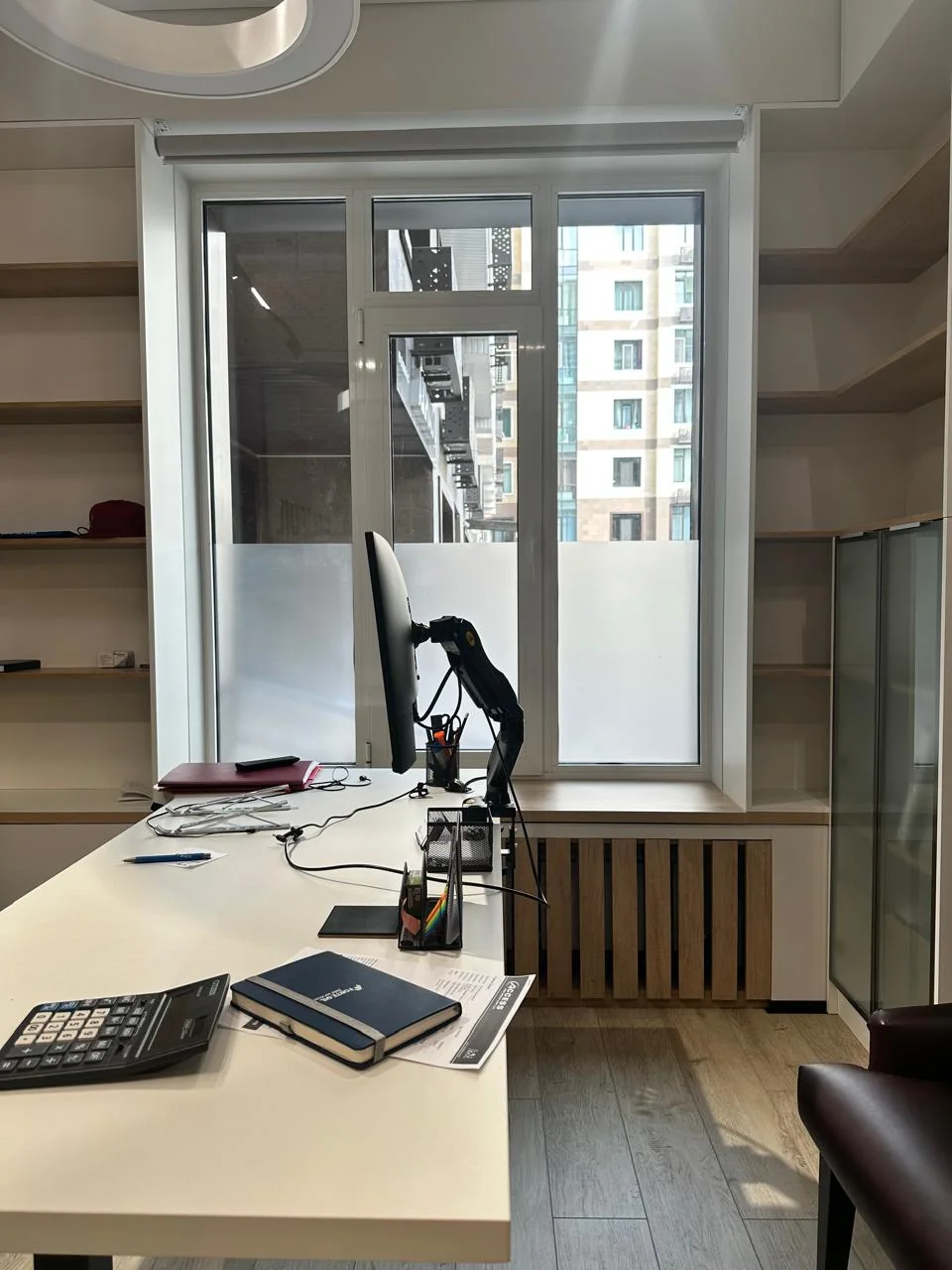 Матирование стекла и перегородок — монтаж Silver Group
