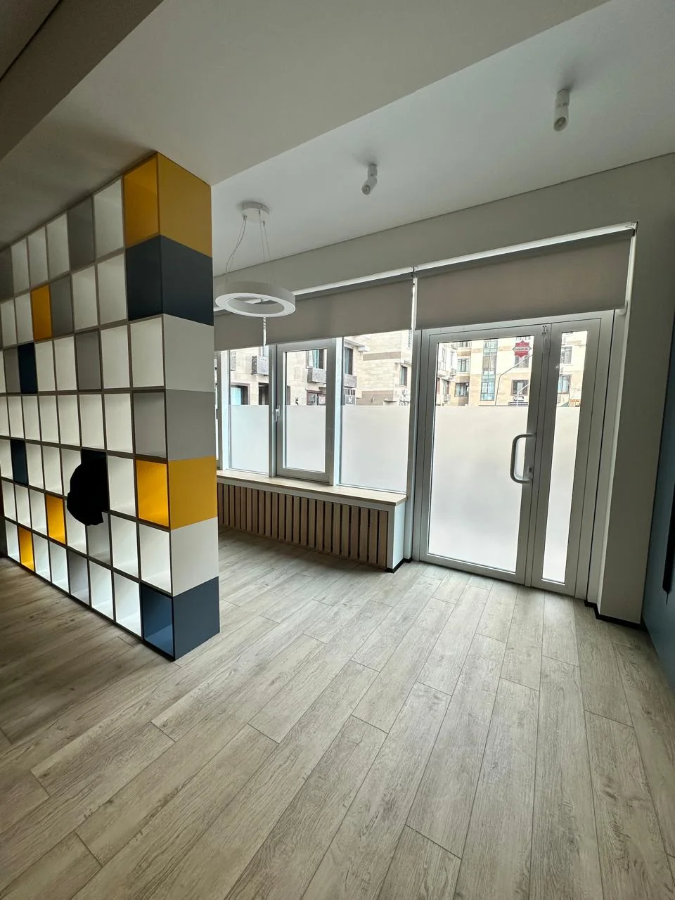 Матирование стекла и перегородок — монтаж Silver Group